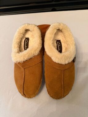Women’s Clarks Suede Slip-On Button 
Indoor/outdoor Clog Slippers.
